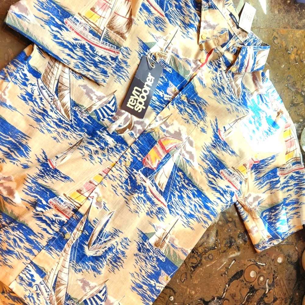 M Reyn Spooner "Following Sea" Buttonup Shirt